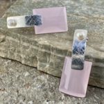 rose quartz earrings - wide etched bar - Argentium silver - 38.5 carat - Image 3