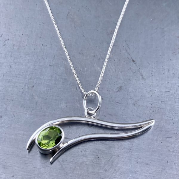 peridot pendant - Argentium silver double vine