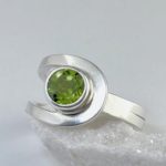 peridot ring - size 10.5 - Argentium silver buttonhole band - 1.8 carat - Image 3
