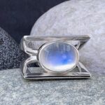 moonstone ring - size 8 - Argentium silver double-D band - 6 carat - Image 2