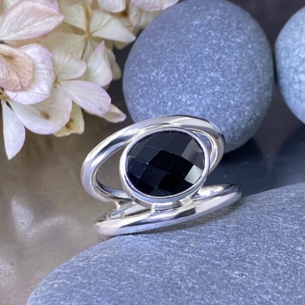 spinel ring - size 8.5 - silver round double-band - 5.5 carat